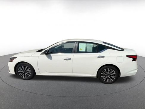 Used 2025 Nissan Altima 2.5 SV FWD image 7