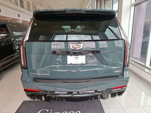 Used 2025 Cadillac Escalade V image 5