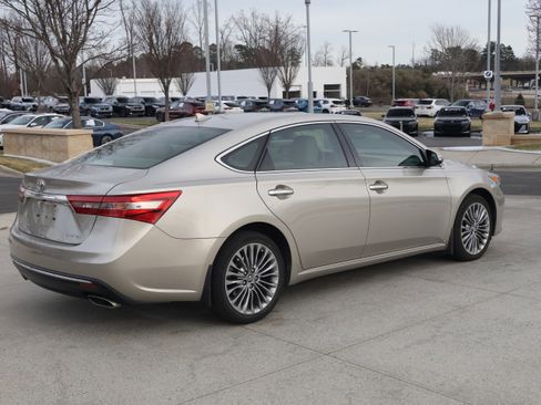 Used 2016 Toyota Avalon Limited image 9