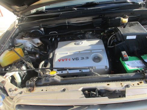 Used 2005 Toyota Highlander 4WD V6 w/ 3rd Row image 4