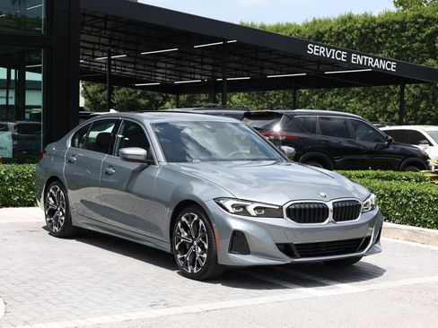 Used 2025 BMW 330i Sedan w/ Premium Package RWD image 2