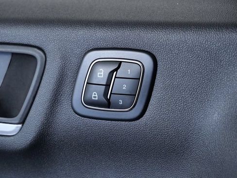 Certified 2025 Ford Escape Platinum AWD/4WD image 28