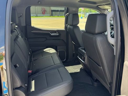 Used 2023 GMC Sierra 1500 SLT w/ SLT Premium Package RWD image 17