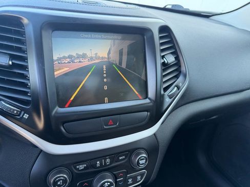 Used 2015 Jeep Cherokee Latitude w/ Comfort/Convenience Group AWD/4WD image 13