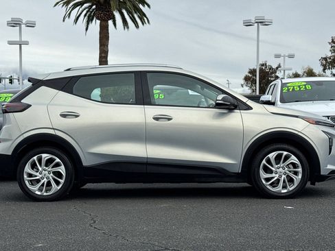Used 2023 Chevrolet Bolt EUV LT w/ Comfort Package image 4