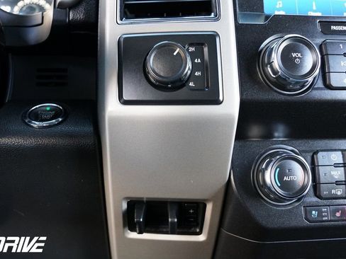 Used 2020 Ford F150 Lariat image 29