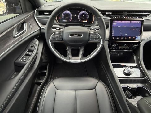 New 2025 Jeep Grand Cherokee L Limited w/ Black Appearance Package image 11