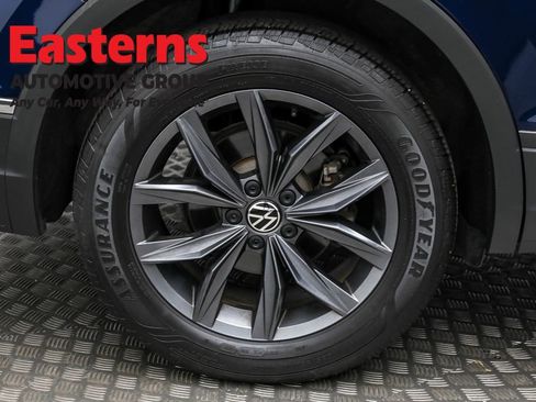 Used 2022 Volkswagen Tiguan SE image 28