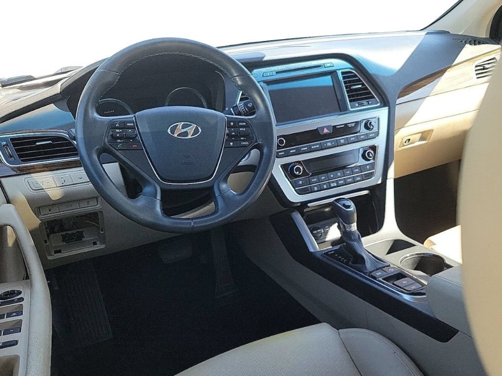 Used 2017 Hyundai Sonata Limited w/ Ultimate Package 02 FWD image 5