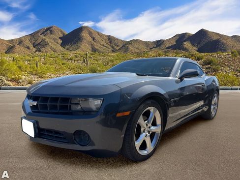 Used 2011 Chevrolet Camaro LS RWD image 2