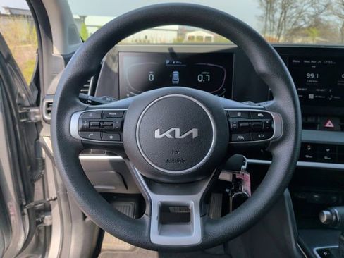 Used 2024 Kia Sportage LX image 15