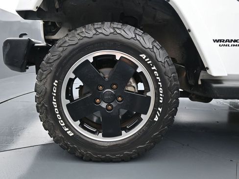Used 2012 Jeep Wrangler Unlimited Sahara AWD/4WD image 25