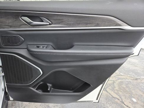 Used 2022 Jeep Grand Cherokee L Limited image 28