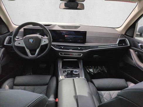 Used 2025 BMW X7 xDrive40i w/ Premium Package AWD/4WD image 19
