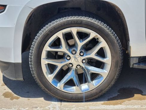 Used 2019 Chevrolet Suburban LT RWD image 10