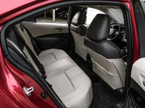 Used 2020 Toyota Corolla XLE image 40