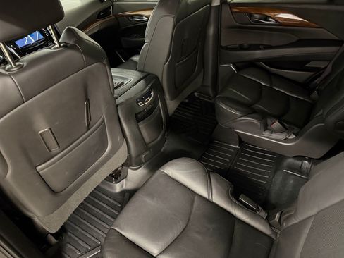 Used 2017 Cadillac Escalade Luxury AWD/4WD image 39