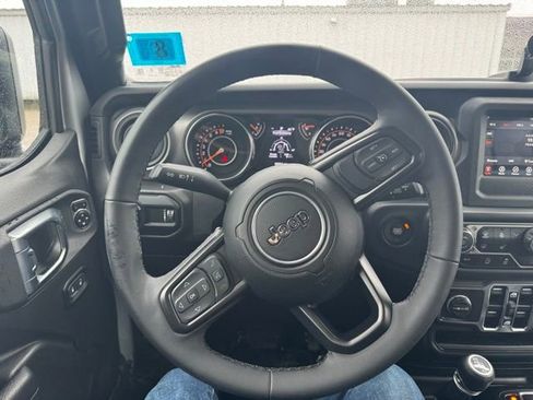 Used 2023 Jeep Gladiator Sport AWD/4WD image 22