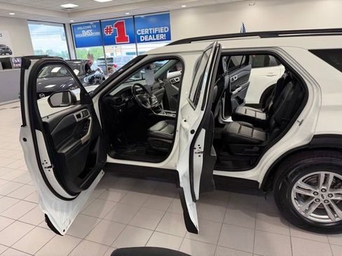 Used 2022 Ford Explorer XLT w/ Equipment Group 202A AWD/4WD image 13