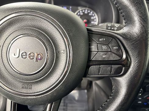 Used 2020 Jeep Renegade Altitude FWD image 12