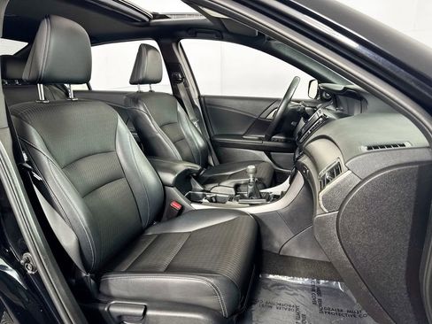 Used 2017 Honda Accord Sport image 30