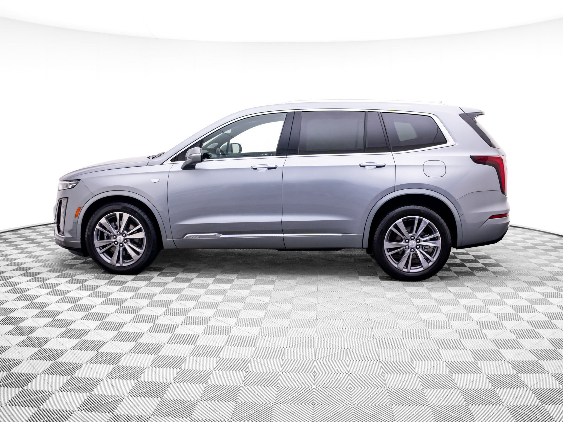 Certified 2025 Cadillac XT6 Premium Luxury w/ Platinum Package AWD/4WD image 2