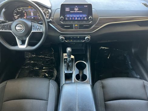 Used 2023 Nissan Altima 2.5 SV FWD image 4