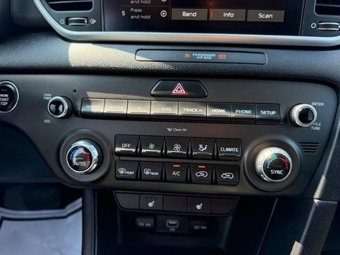 Certified 2022 Kia Sportage LX w/ LX FWD Value Edition Package image 13