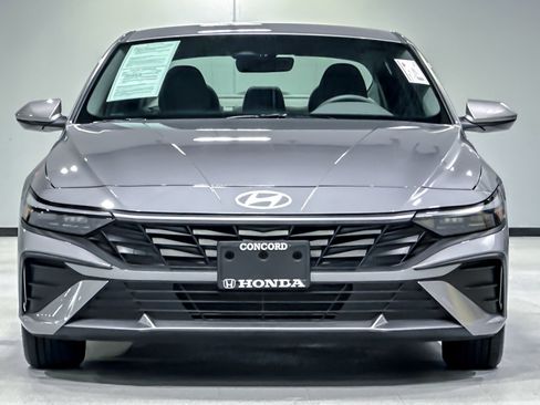 Used 2025 Hyundai Elantra SE FWD image 6