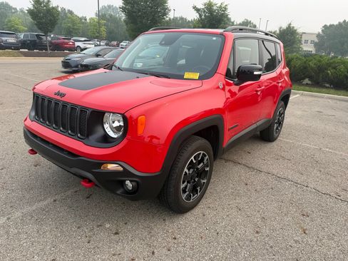 Used 2023 Jeep Renegade Trailhawk w/ Trailhawk Elite Group AWD/4WD image 1