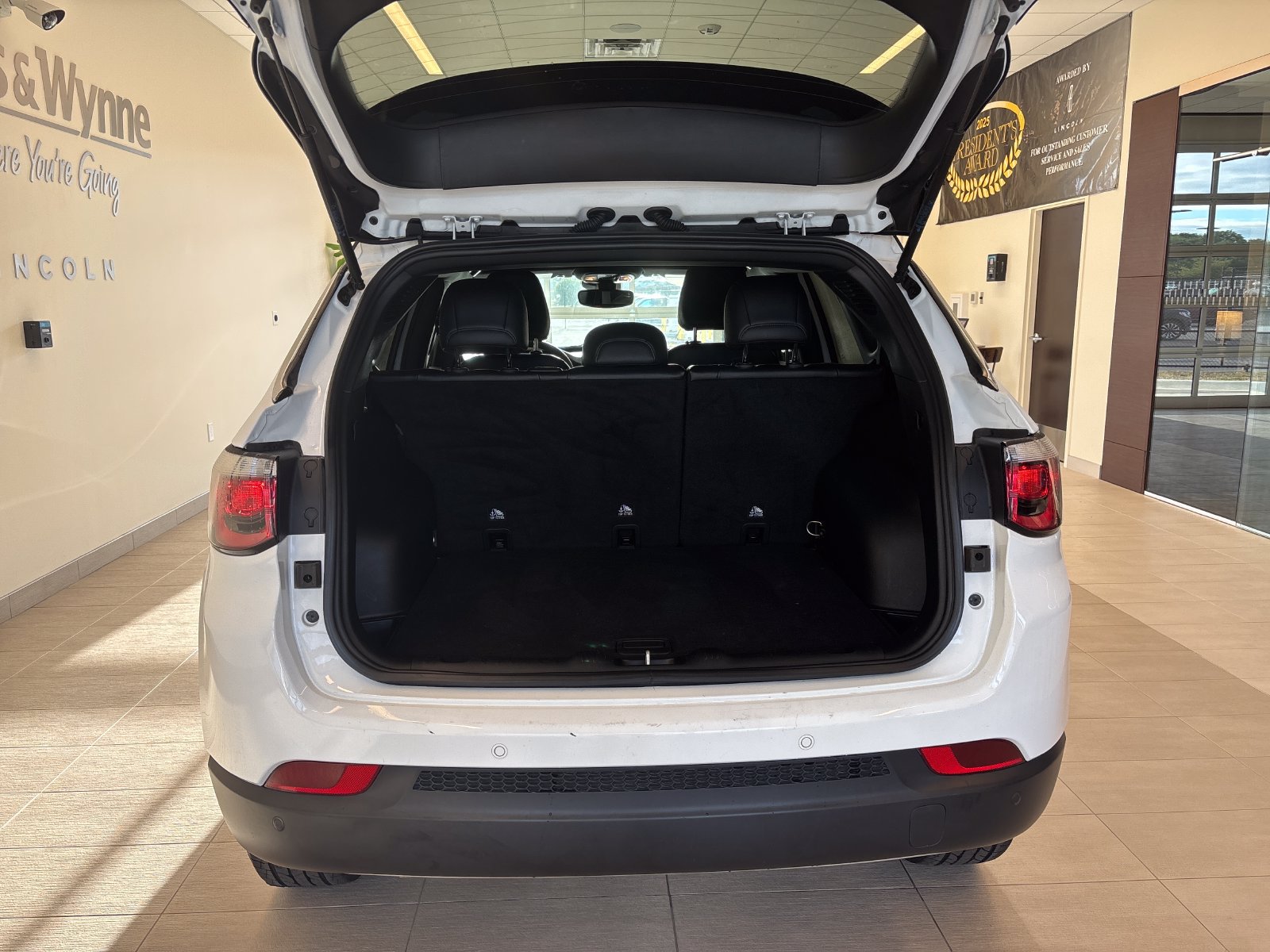 Used 2024 Jeep Compass Limited AWD/4WD image 10