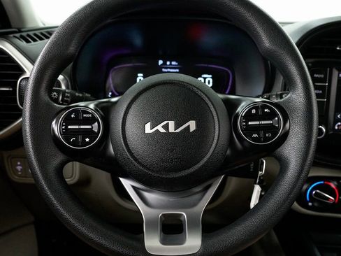 Used 2023 Kia Soul LX image 10