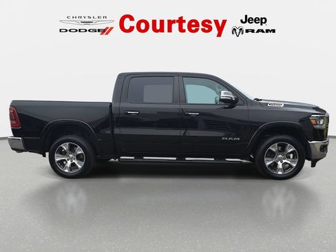 Used 2022 RAM 1500 Laramie AWD/4WD image 3