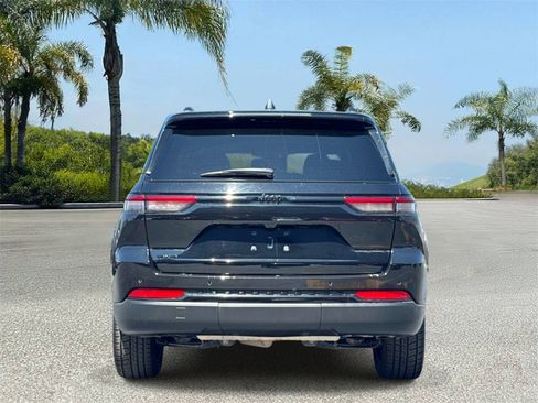 Used 2023 Jeep Grand Cherokee Altitude AWD/4WD image 5