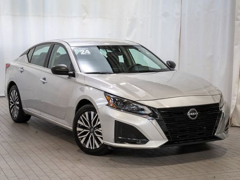 Used 2024 Nissan Altima 2.5 SV image 1