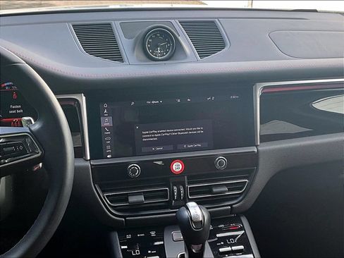 Certified 2024 Porsche Macan AWD/4WD image 10