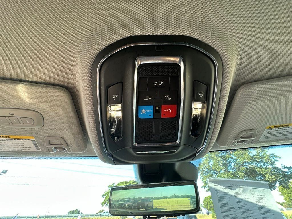 Used 2023 Jeep Grand Cherokee L Limited w/ Luxury Tech Group II AWD/4WD image 16