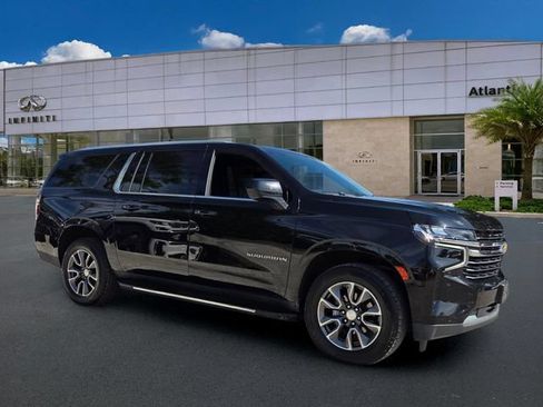 Used 2021 Chevrolet Suburban LT RWD image 2