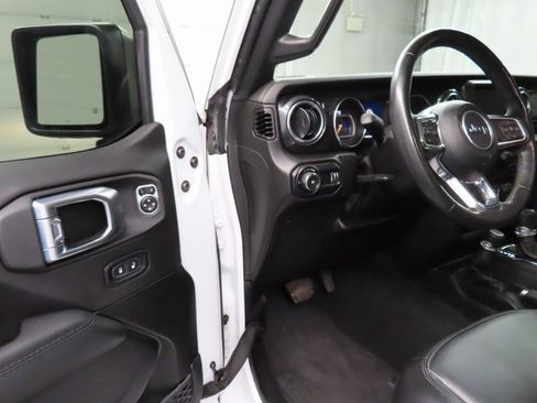 Used 2023 Jeep Wrangler Unlimited Sahara image 45