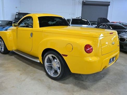 Used 2005 Chevrolet SSR w/ Preferred Equipment Group RWD image 10