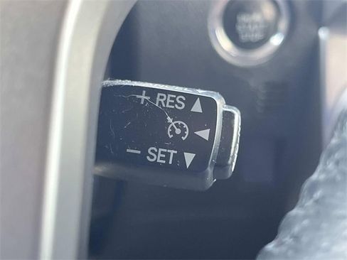 Used 2018 Toyota 4Runner Limited image 33