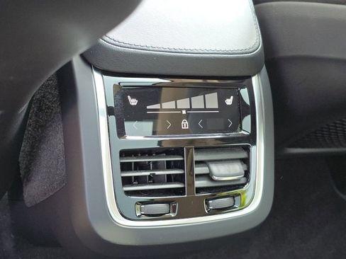 Used 2023 Volvo XC90 B5 Plus image 12