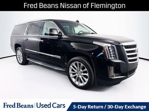 Used 2018 Cadillac Escalade ESV Luxury AWD/4WD image 1