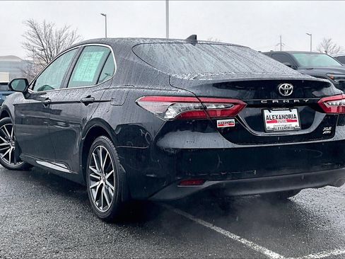 Used 2024 Toyota Camry XLE w/ Cold Weather Package image 11
