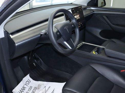 Used 2023 Tesla Model Y Long Range AWD/4WD image 21