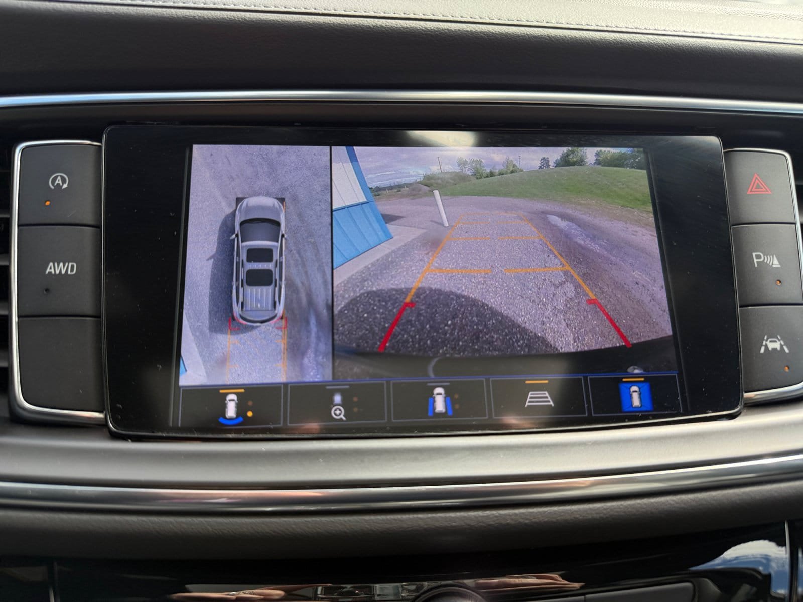 Used 2023 Buick Enclave Avenir AWD/4WD image 17