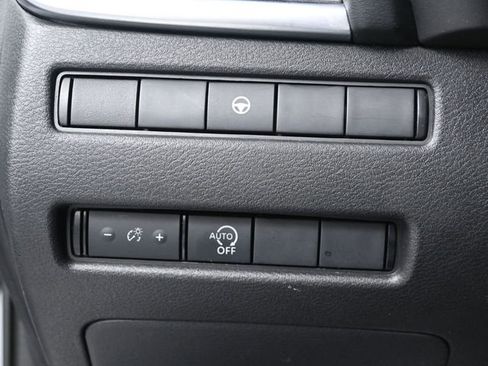 Used 2023 Nissan Rogue SV image 13