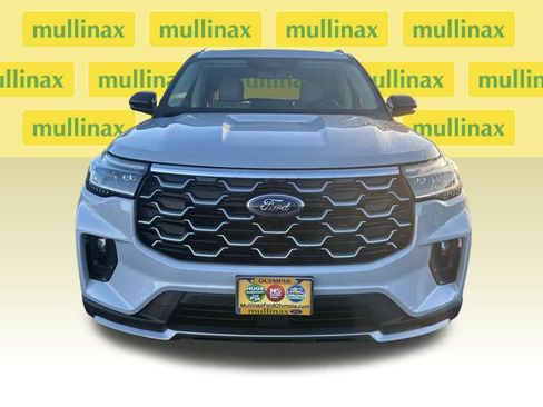 Certified 2025 Ford Explorer Platinum w/ Ultimate Package image 16