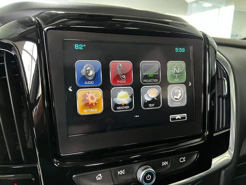 Used 2018 Chevrolet Traverse LT FWD image 19