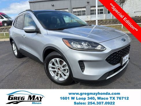 Used 2020 Ford Escape SE image 1